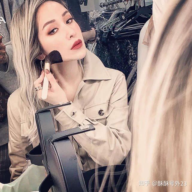 萧亚轩晒昔日头部受伤照片,头部裂开一道口子,伤口触目惊心 - 知乎