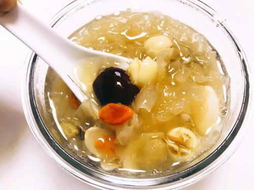 银耳汤的做法大全:银耳莲子汤、银耳红枣汤、银耳鸡汤、银耳珍珠汤! - 知乎
