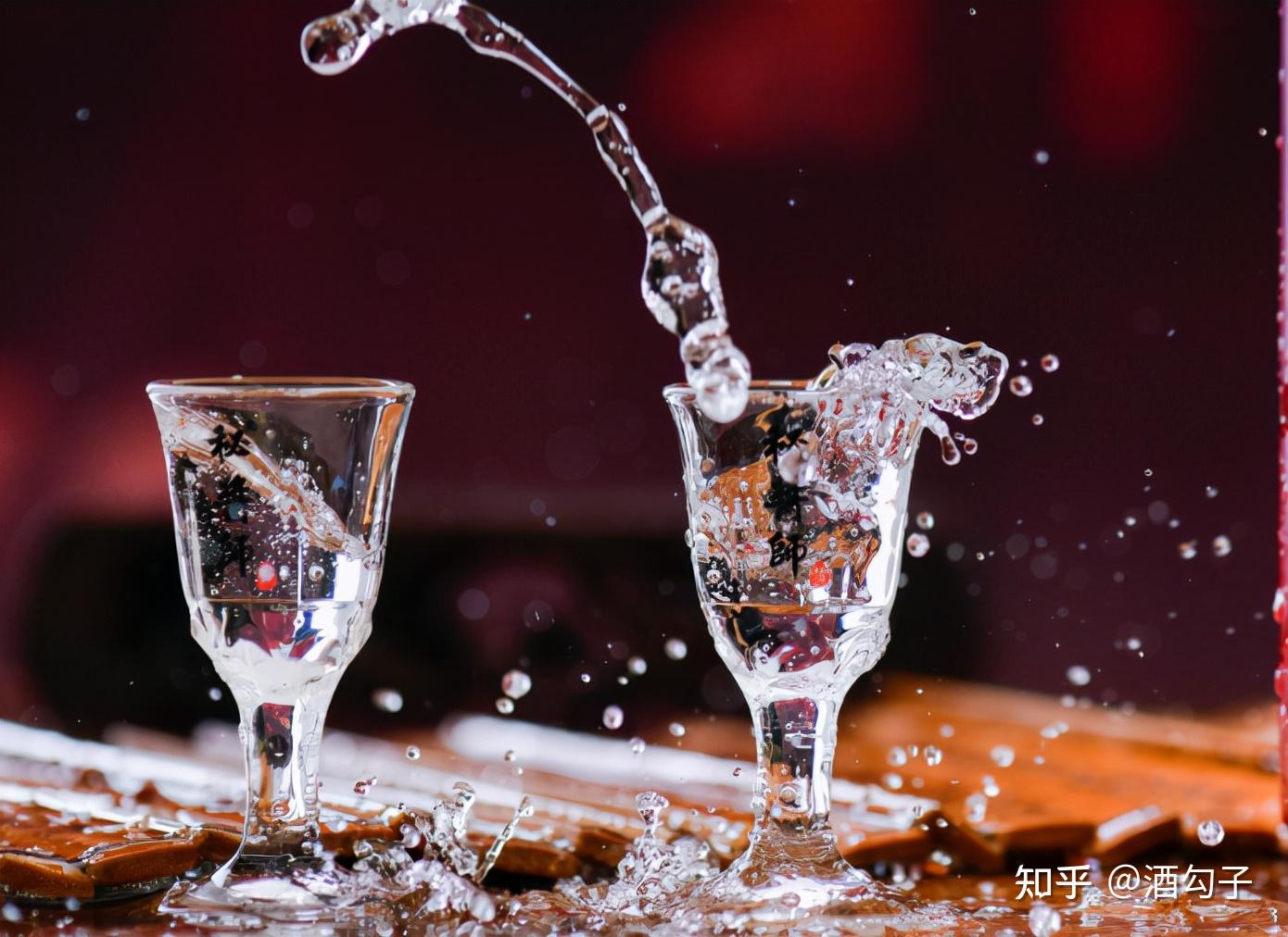 很多人没喝过,不知道啥味道,今天我说一下自己的切身感受:倒酒闻香