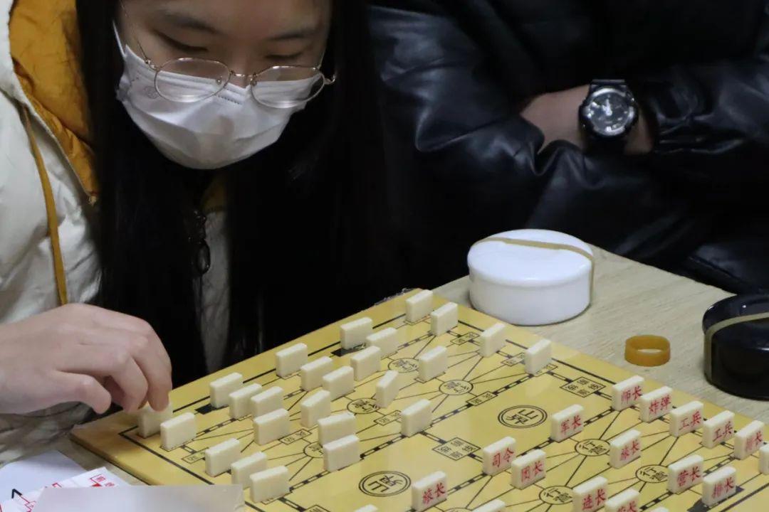 军棋比赛活动的开展不仅使同学们形成善思,沉着的处事态度,更为学生的