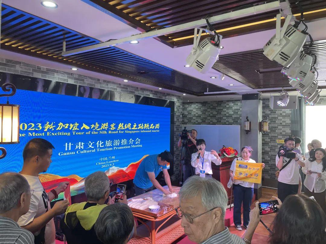 甘肃迎来首个百人新加坡入境旅游团- 知乎