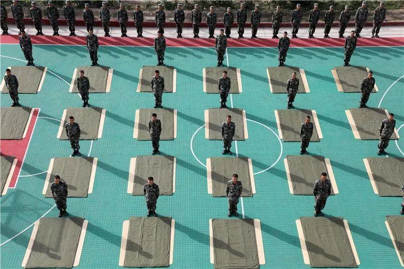 趣说兵哥哥两分钟教你叠豆腐块