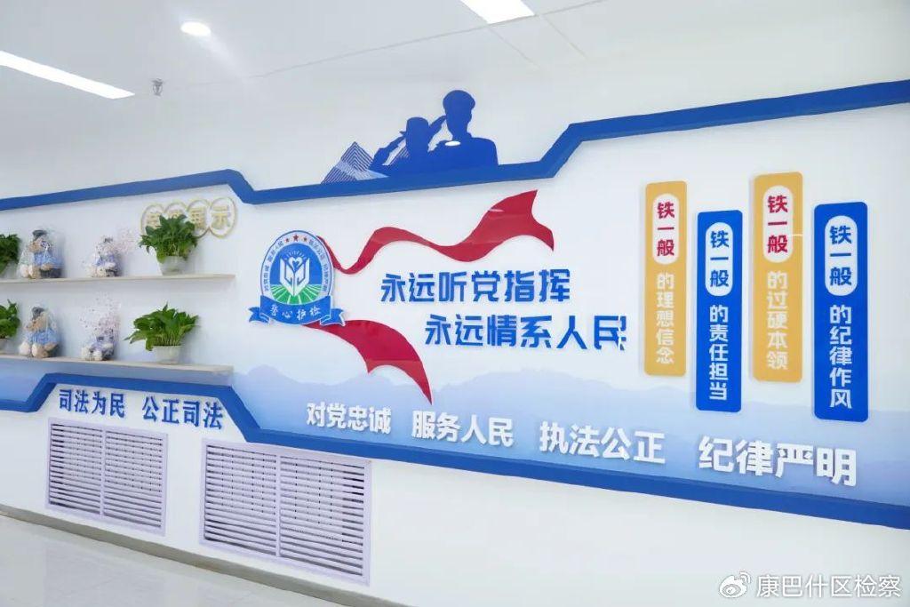 充分利用办案工作区楼道空白墙面打造警队文化长廊,营造浓厚的警营