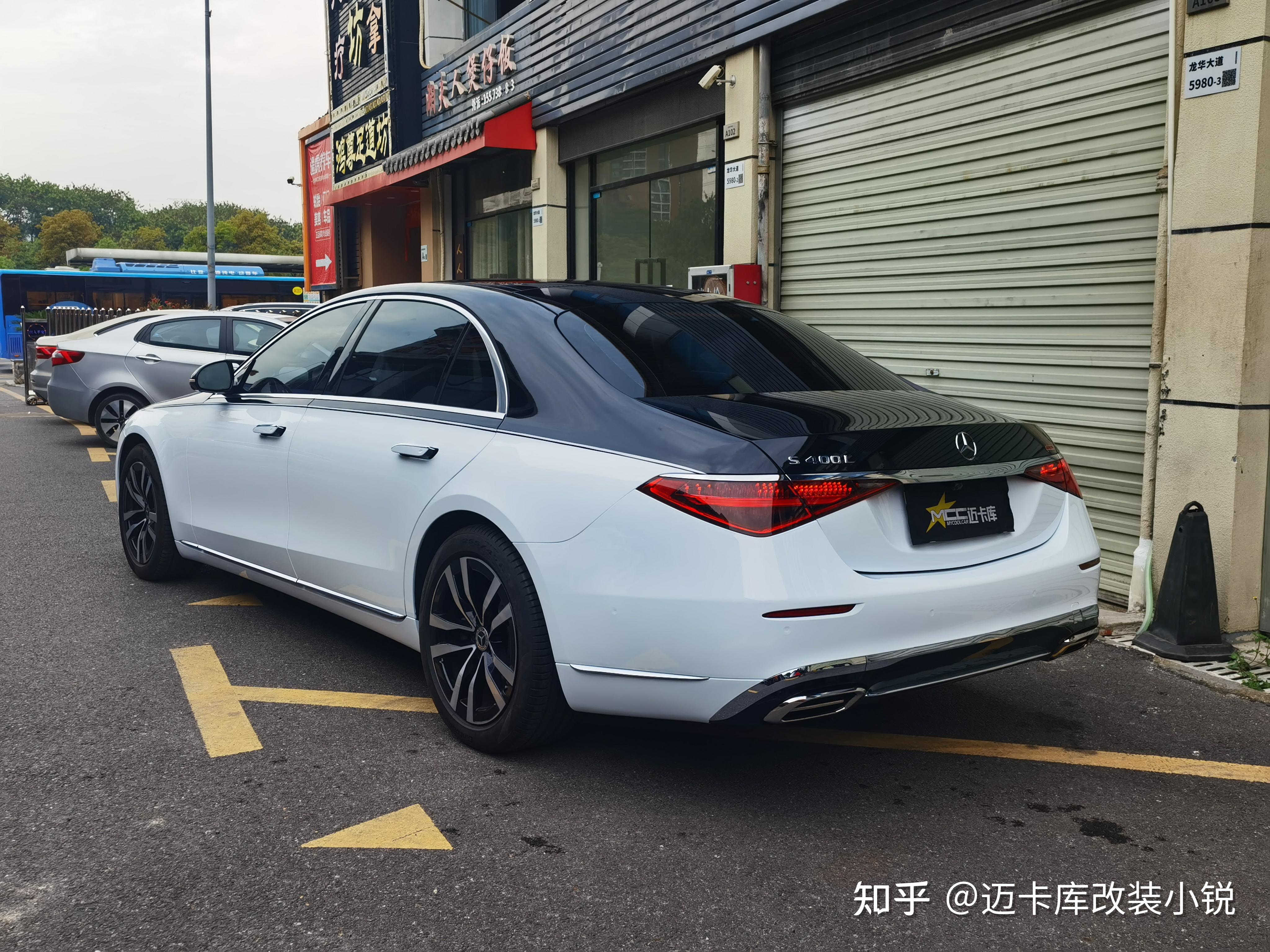 深圳施工改装奔驰s400l改装迈巴赫包围外观双拼色车身
