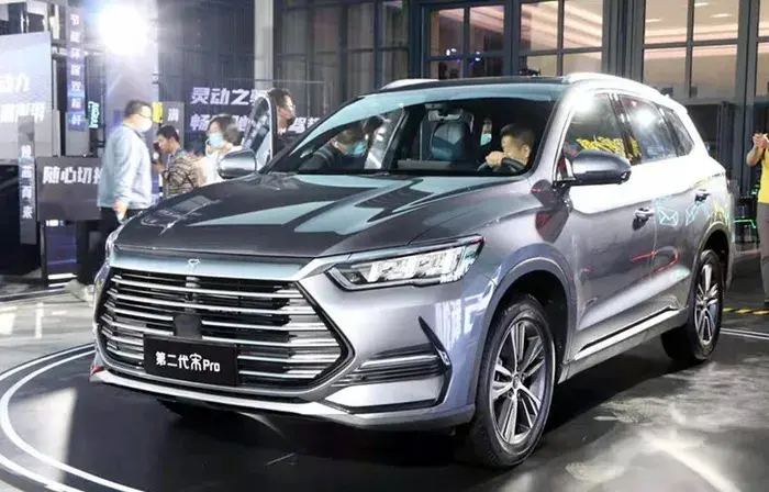 绝对是比亚迪,上周刚刚完成了4款ev车型的上市,本周又带来了新款宋pro