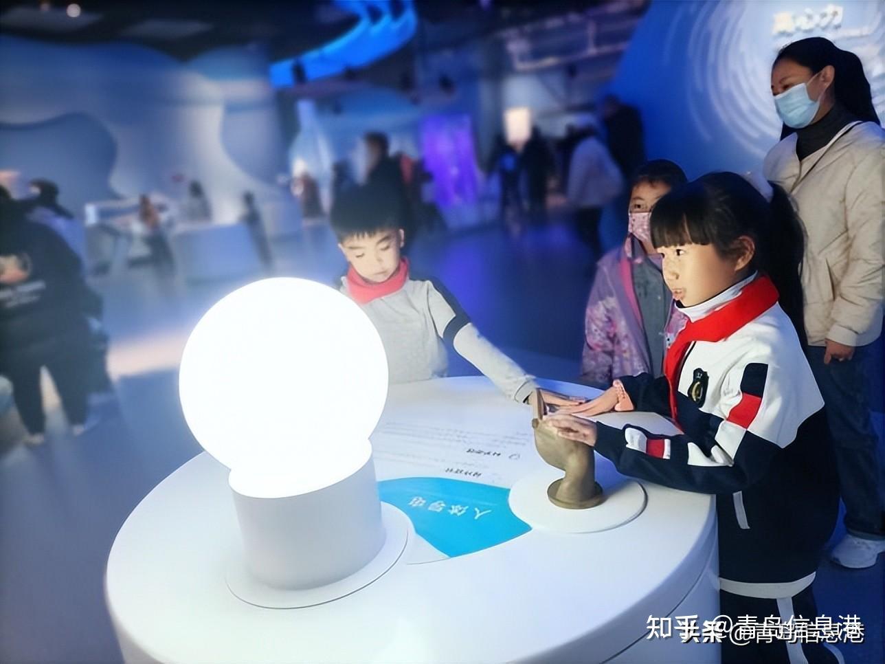 感受科技之光提升科学素养辽源路小学三一中队青岛科技馆研学实践活动