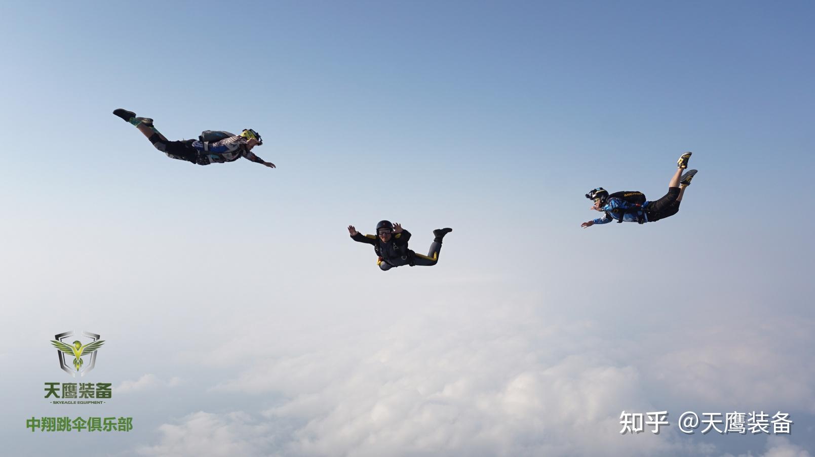 张丹峰玩高空跳伞暴露真实颜值，发际线无比堪忧_凤凰网