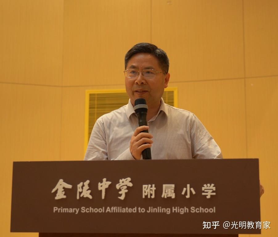 校长致词2024年5月30日,南京市金陵中学附属小学顺利举办"艺海弄潮"