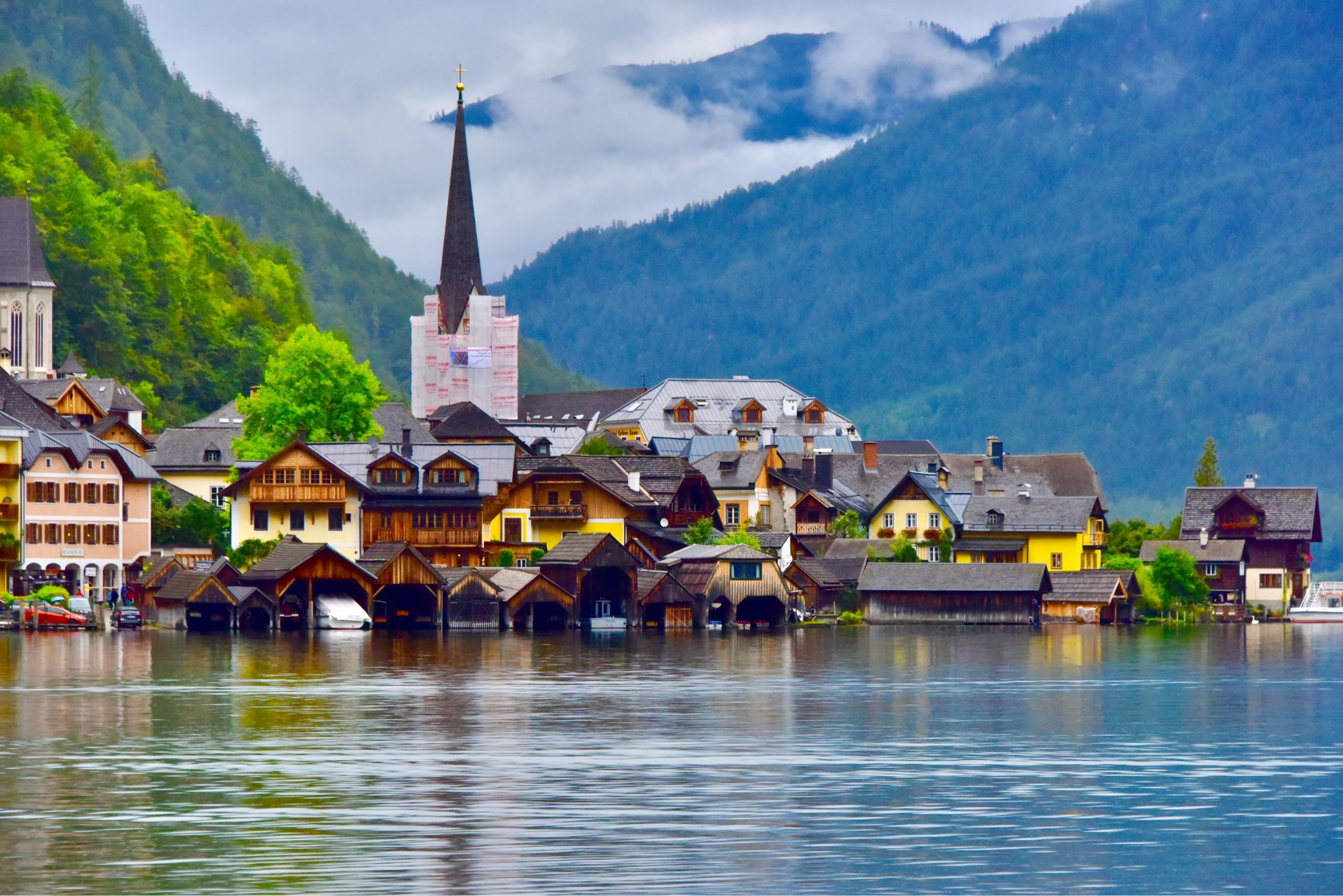 奥地利最美小镇之一位于哈尔施塔特湖畔世界文化遗产令人陶醉的如诗