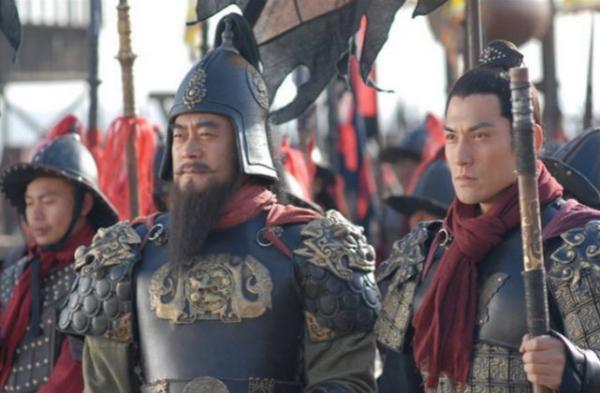 水浒传这个好汉,凭着一个狠招,整倒两个竞争对手成老大