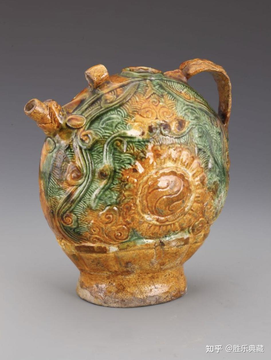 宋缂丝朱克柔牡丹图,元织锦百鸟朝凤图卷,辽三彩釉印花太极图执壶等