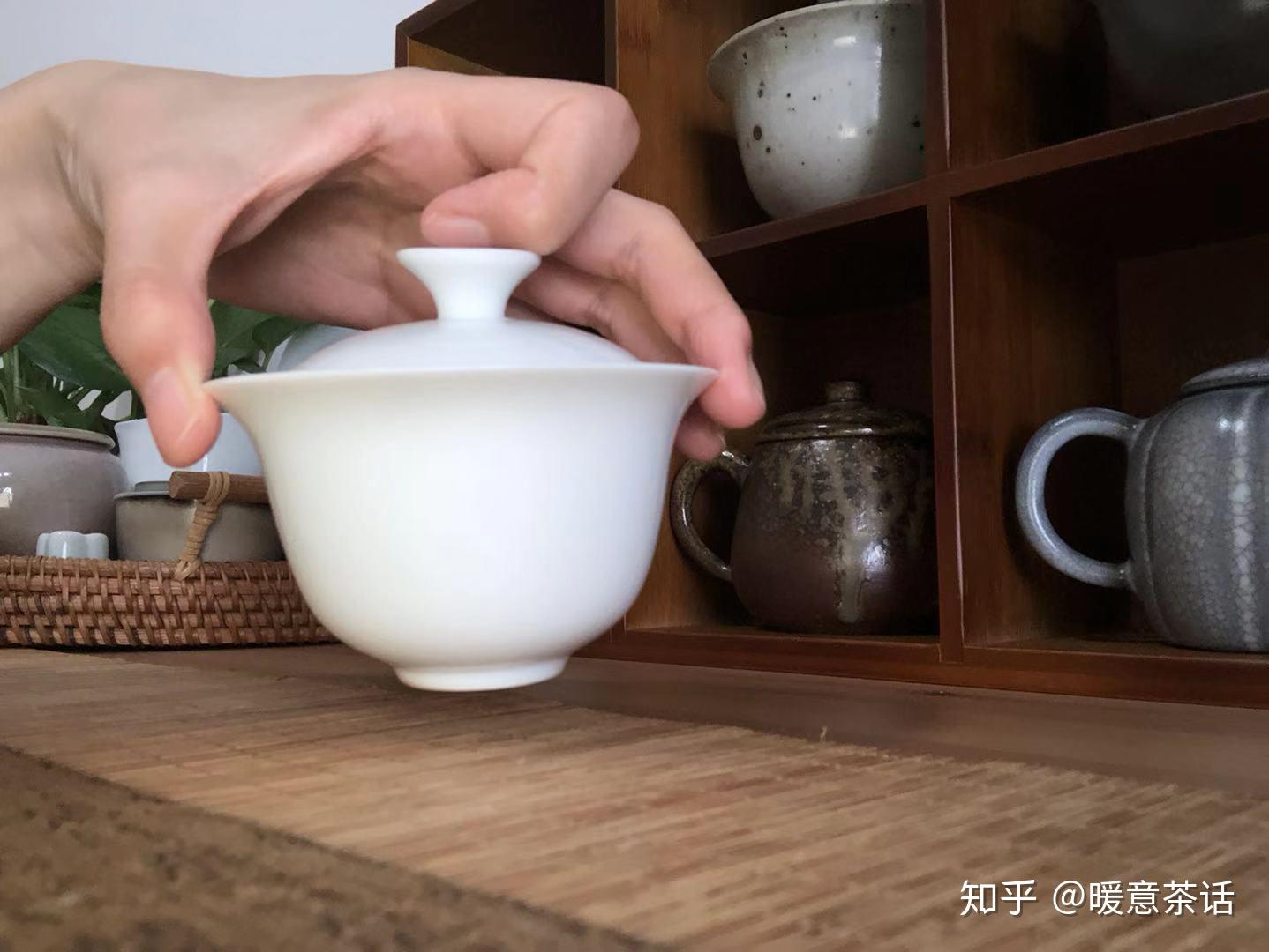 喝茶用盖碗如何用的顺手