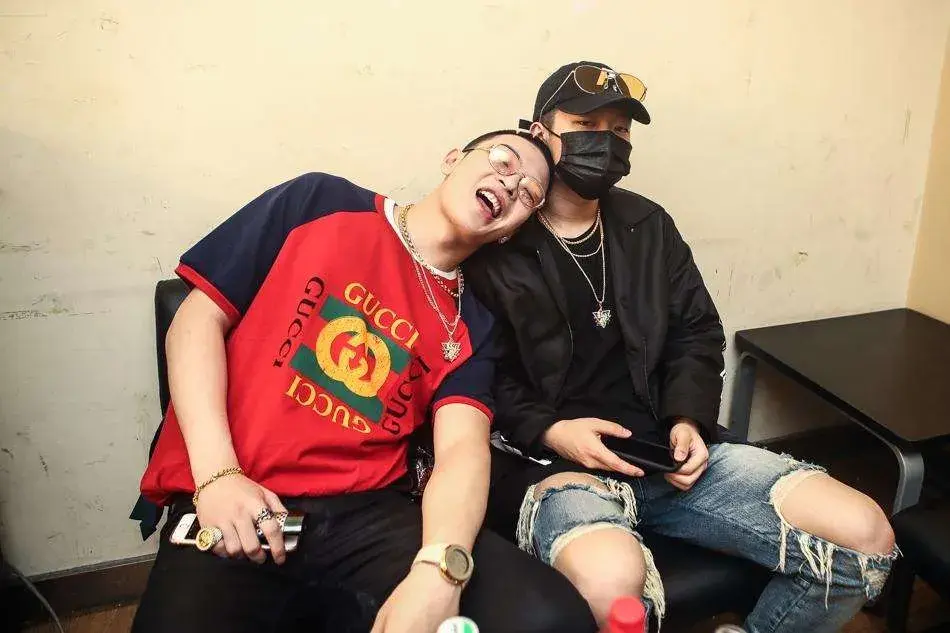 pgone与小白再度合体并且正面回应是否会跟弹壳和丁飞坐下来吃饭的