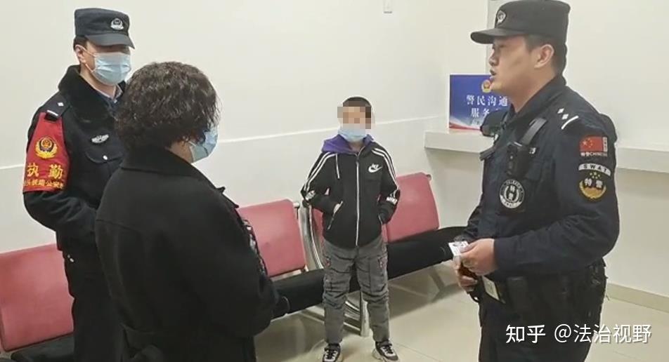 包头铁路公安处男孩独自下错站铁警相助找家人