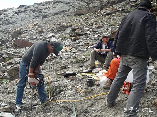 在我刚踏入地质工作的那个时候,身边的人并没有听说过什么背包钻机的