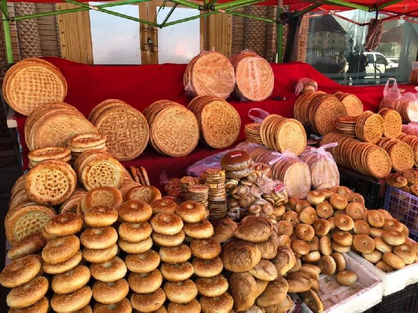 中原丰富的物产和多元的烹饪技法,一直源源不断地向新疆传播