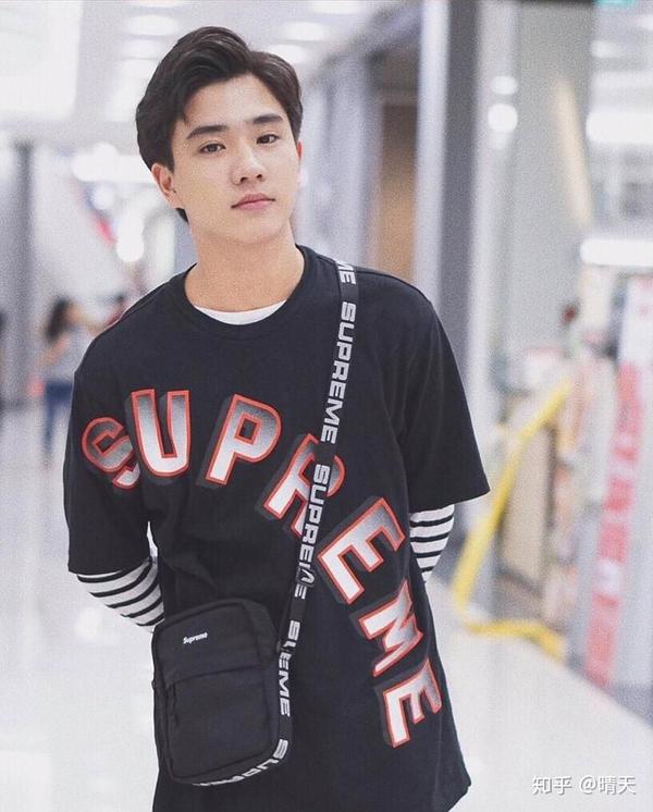 里面的两个男主,都是我的菜,哈哈 他俩拍这个戏一个16,一个19,妈呀