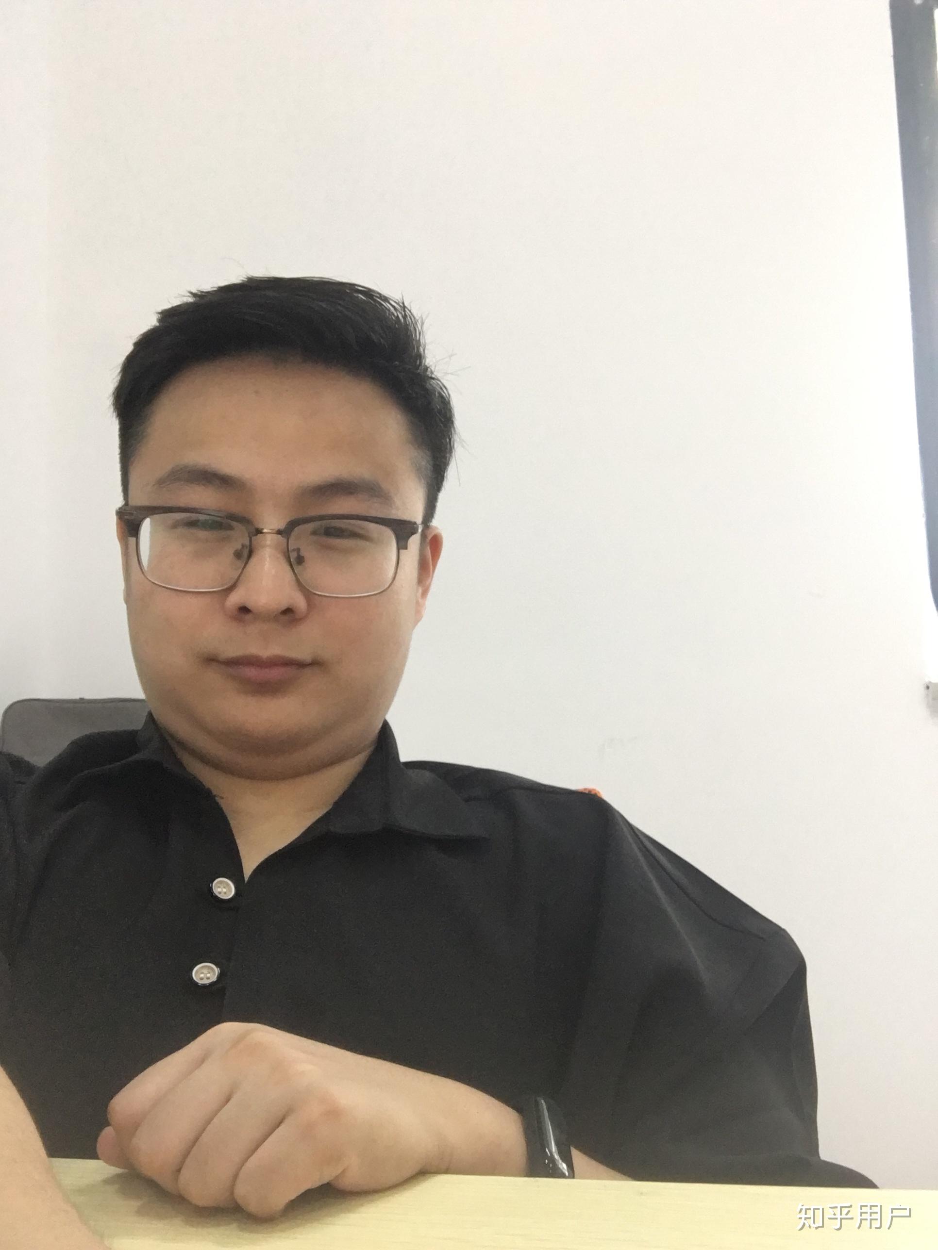 男人应如何自拍? - 知乎