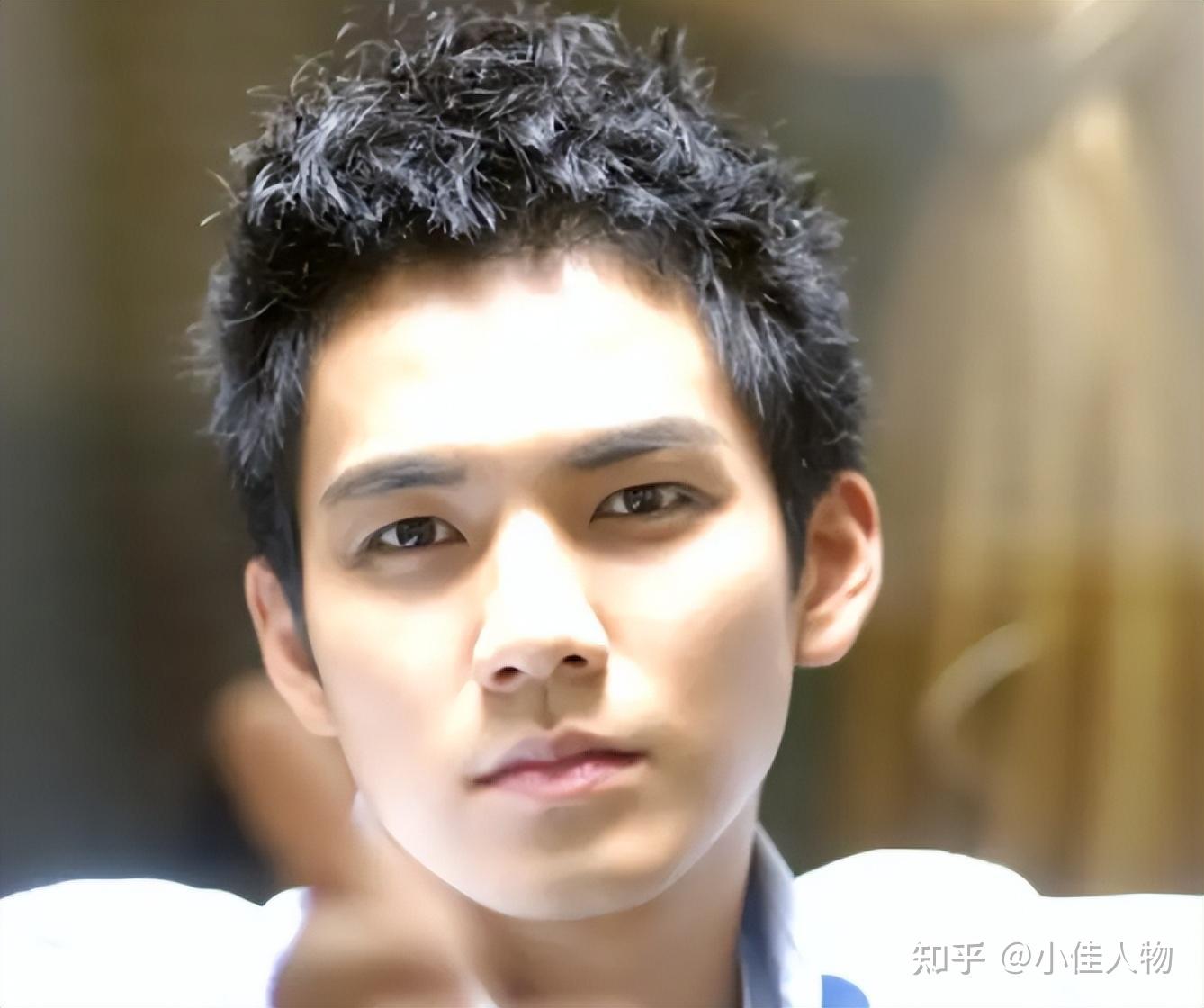 事实证明,"逐渐消失"的钟汉良,已经在另一个圈子里红得发紫