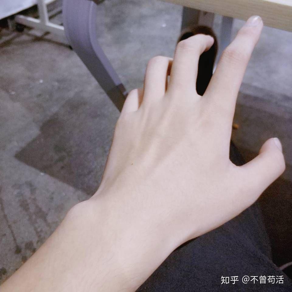 180的男生的手都很好看吗
