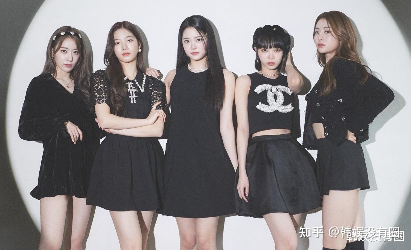 另一方面,韩娱没有圈获悉,金采源和许允真所在的女团lesserafim于本月