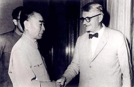 李约瑟是个英国汉学家,喜欢研究中国科学历史,写了《中国科学技术史》,提出了「李约瑟难题」。图为周恩来接见李约瑟。 李约瑟是个英国汉学家,喜欢研究中国科学历史,写了《中国科学技术史》,提出了「李约瑟难题」。图为周恩来接见李约瑟。