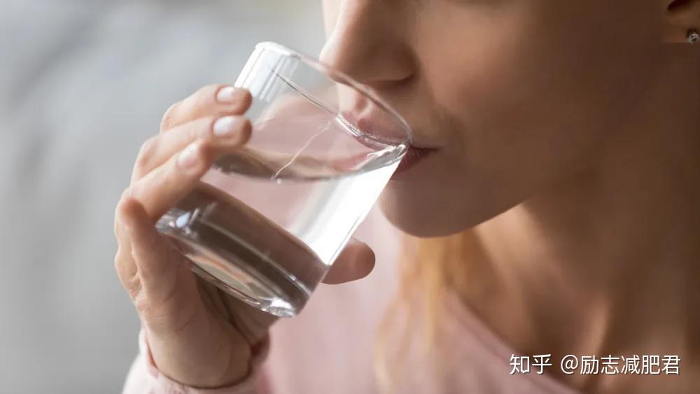 8个坏习惯让你变成易胖体质喝口水都长肉