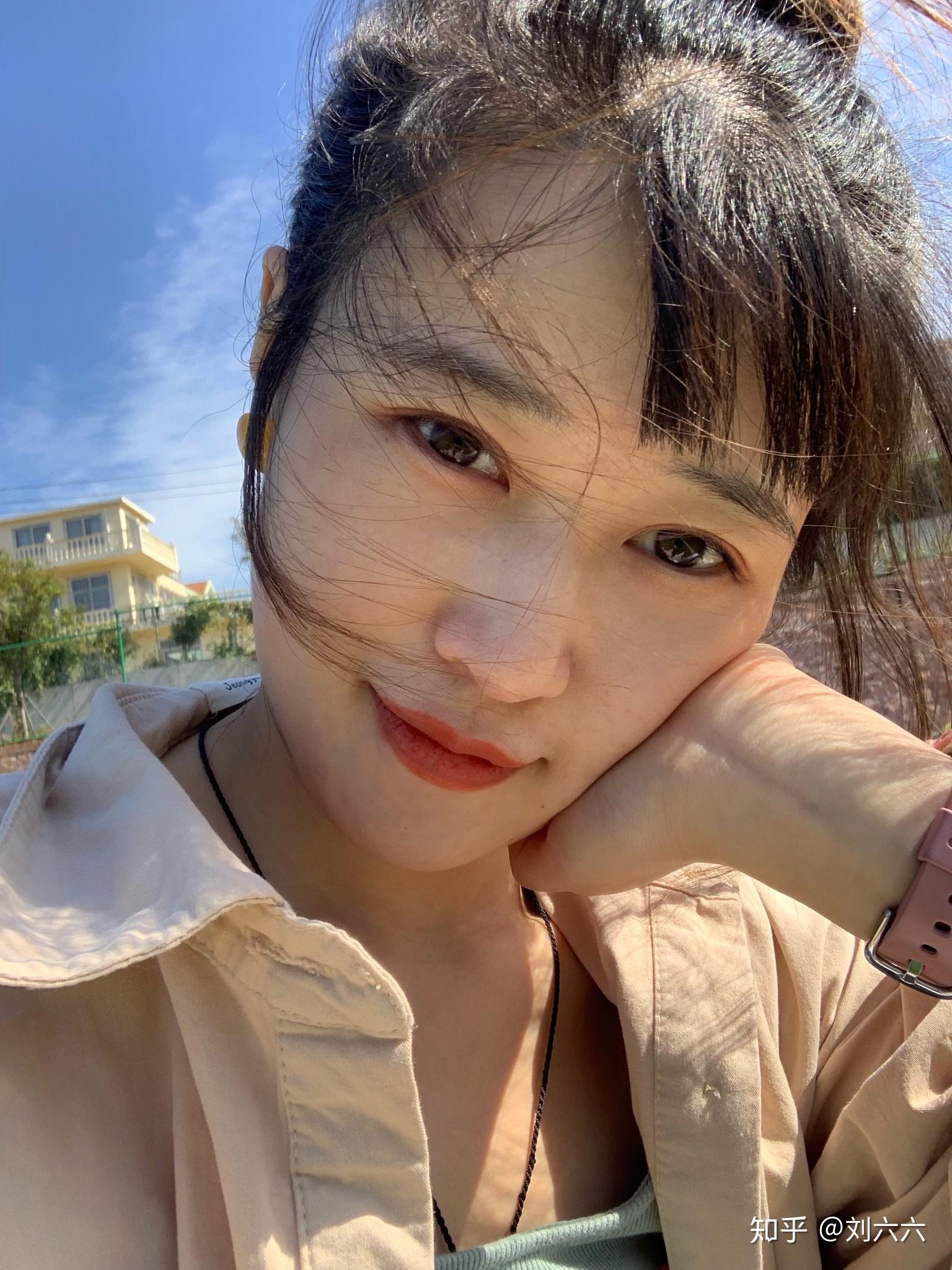 怎么看待发相机自拍原图的女生