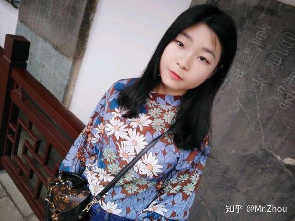 有个漂亮女朋友是什么体验?