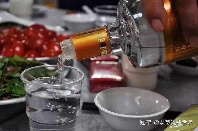 酒桌上倒酒的礼仪,你真的知道吗? - 知乎