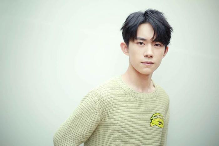 易烊千玺的高中好吗 v2-4810cde5854897815e2a029ba057731e_1440w.jpg?source=172ae18b