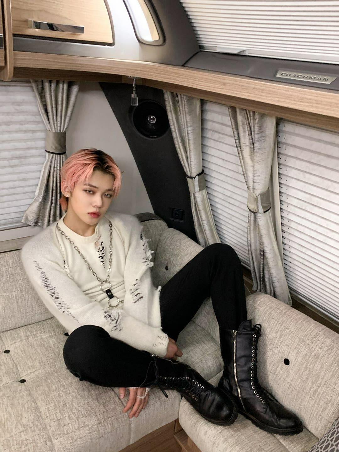 有没有txt男团崔然竣/崔连准很好看的图,粉色头发的为主? - 知乎