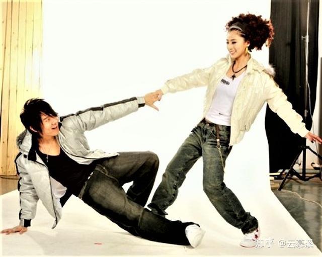 薇娅本名黄薇,1986年9月7日出生于安徽庐江.