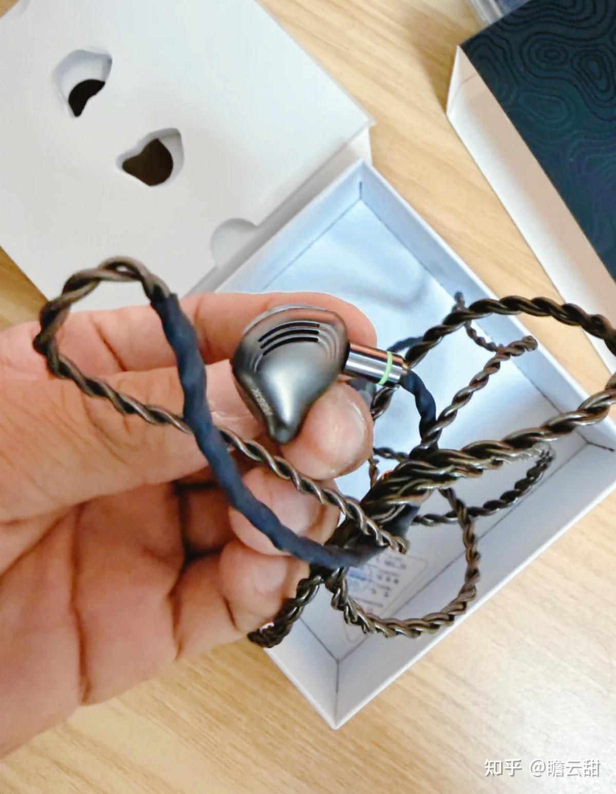 我们百元拿下有线耳机?HIFI音质西圣 XISEM-Hifi1 可换线耳机,2026年过年在家听音乐、玩游戏的好搭档