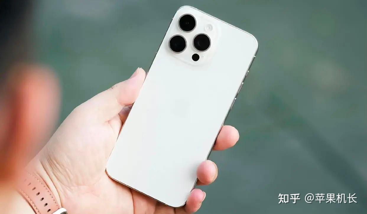 iphone 15 plus拥有前置的1200万像素摄像头,和后置的4800万像素主