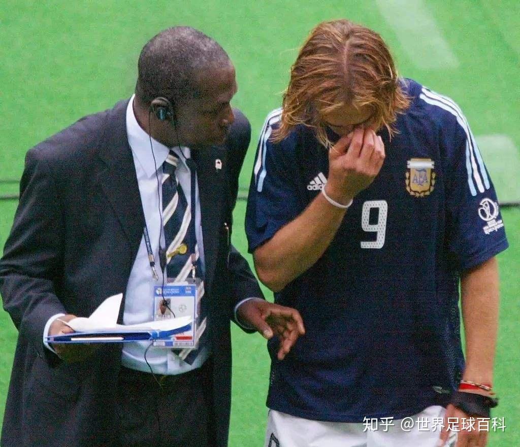 内德维德:犯规得黄牌,错过欧冠决赛