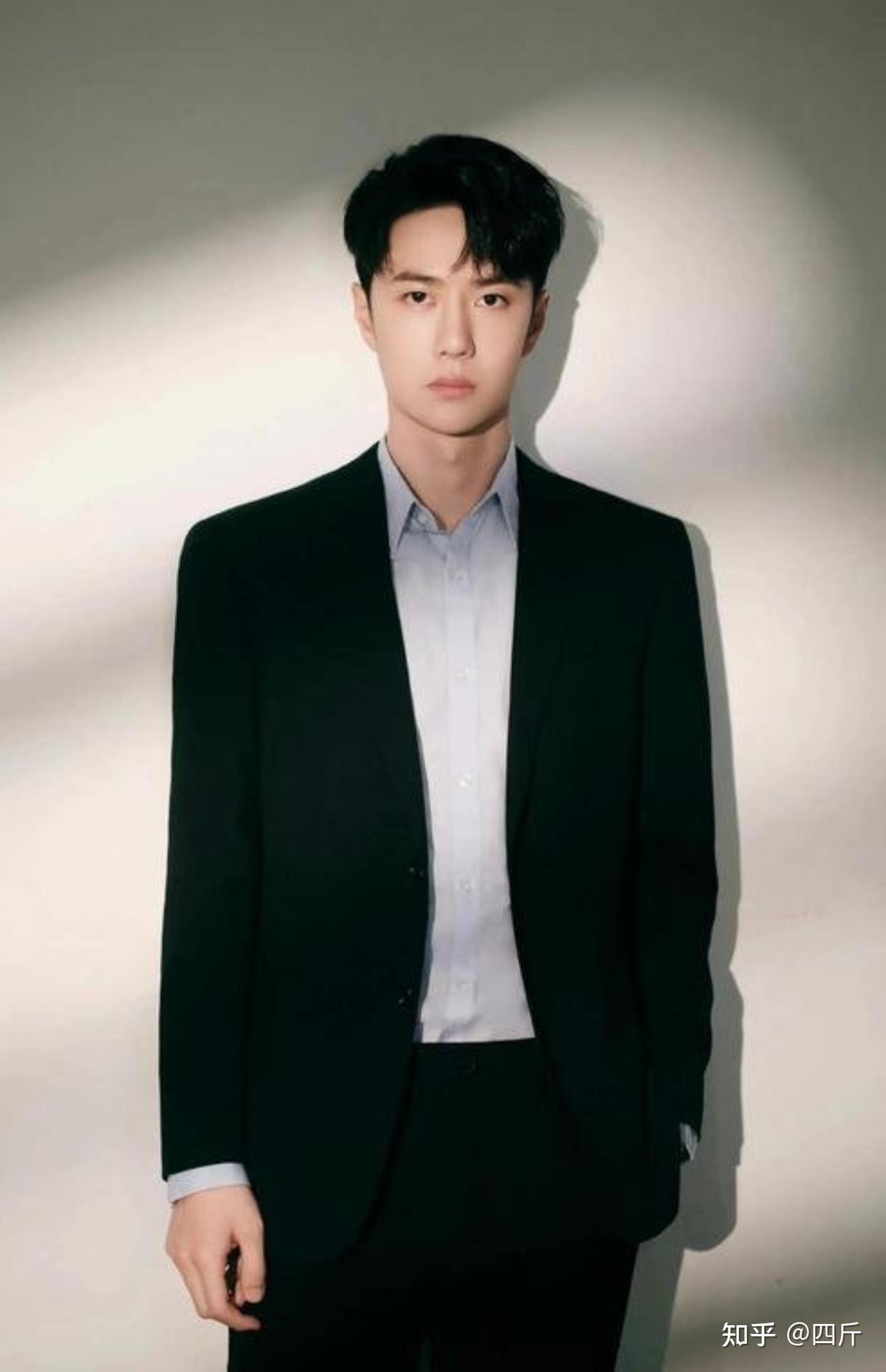 娱乐圈又出丑闻!男星吃软饭欠钱不还,劈腿女友被骂"大渣男"