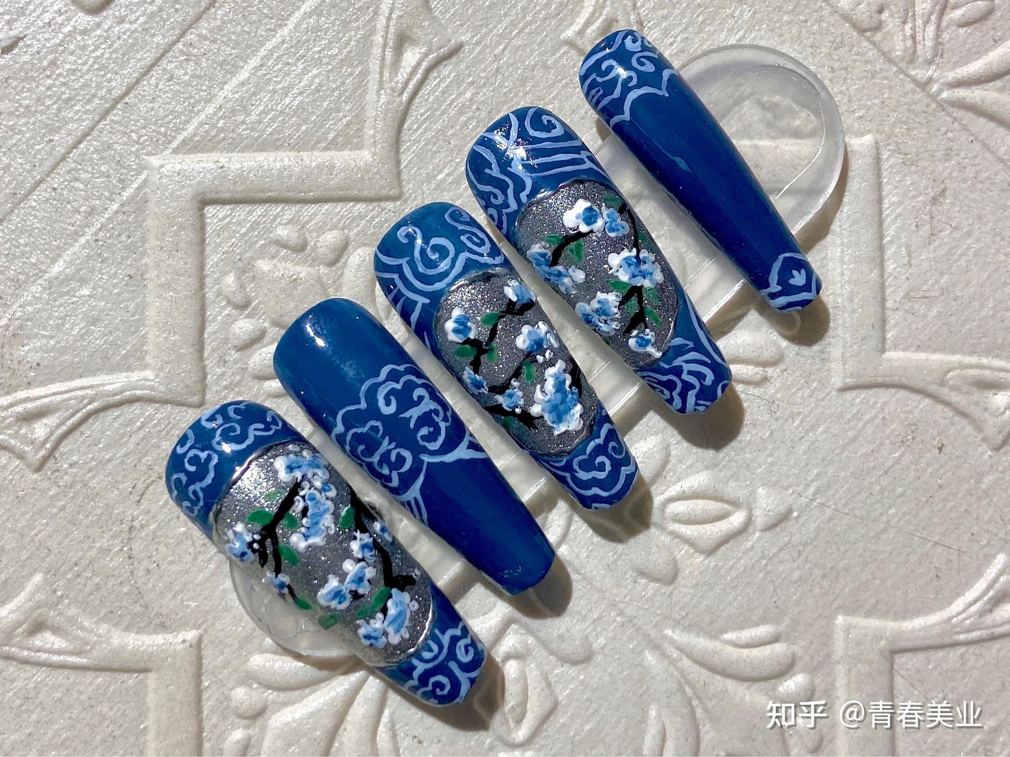 克莱因蓝星空美甲宫廷风美甲
