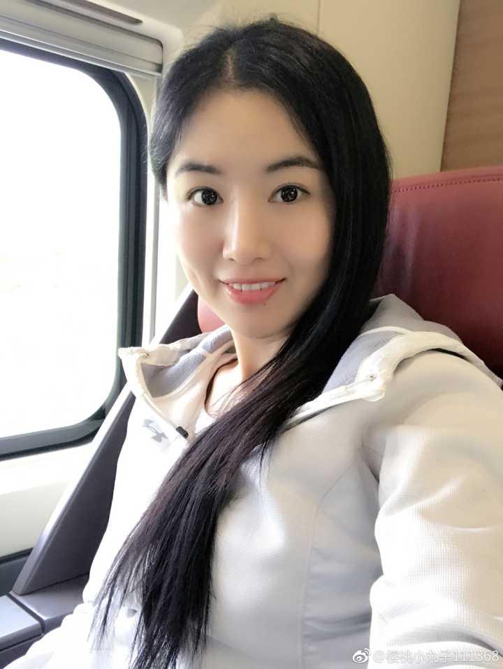 你能从翟欣欣清纯的照片中看到什么