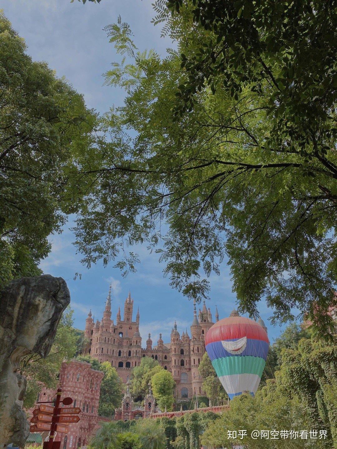 重庆本地人叫它迪士尼重庆分尼,《魔法城堡》是2014年3月tfboys发行的