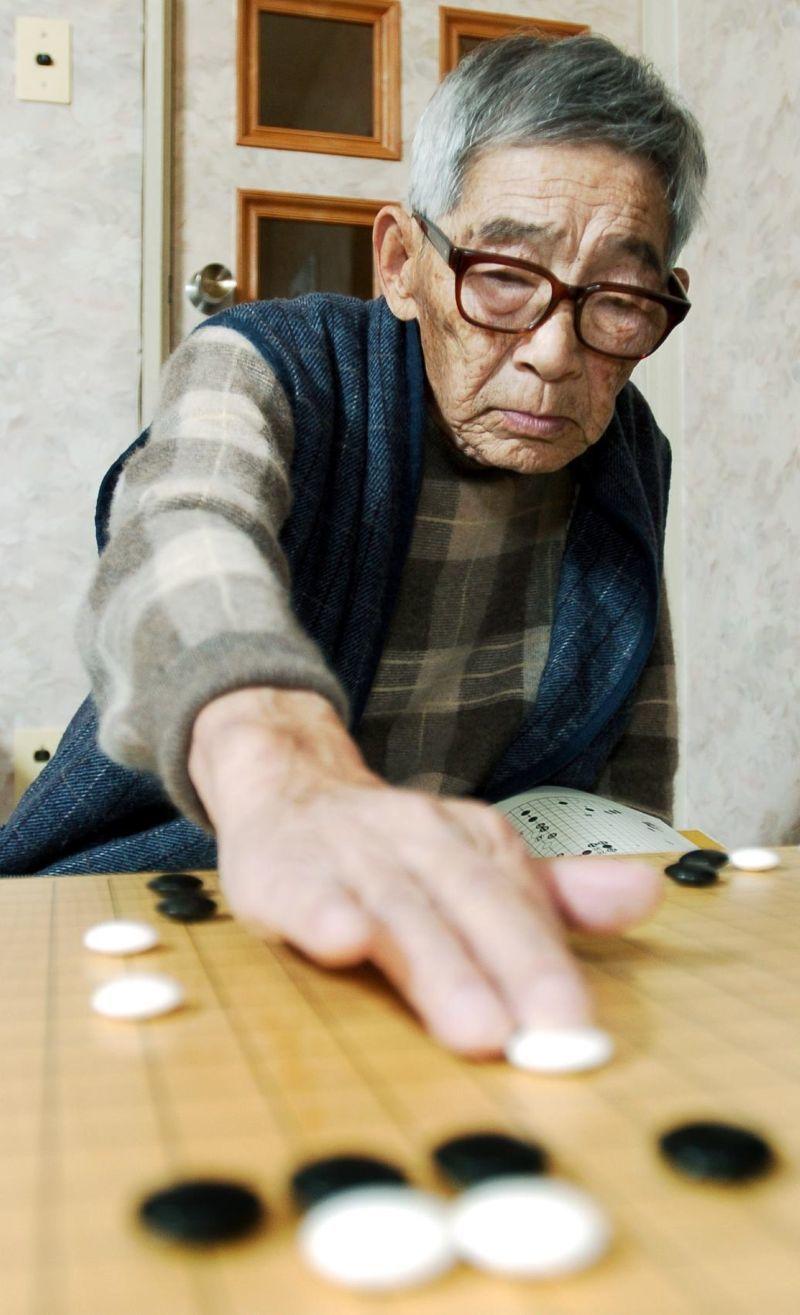 藤泽秀行为何能在68岁夺得头衔 羽生善治能否在60岁夺得头衔 知乎 藤泽秀行为何能在68岁夺得头衔 羽生善治能否在60岁夺得头衔 知乎
