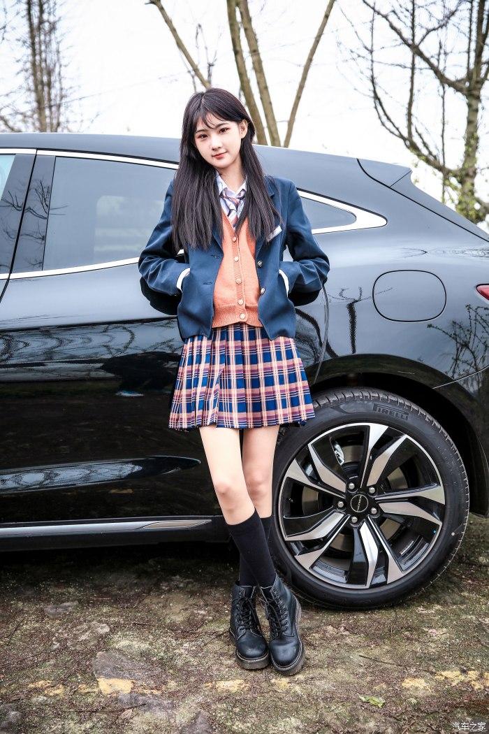 jk女孩,只要不冷,出门就是一身jk,就问你受不受得了?