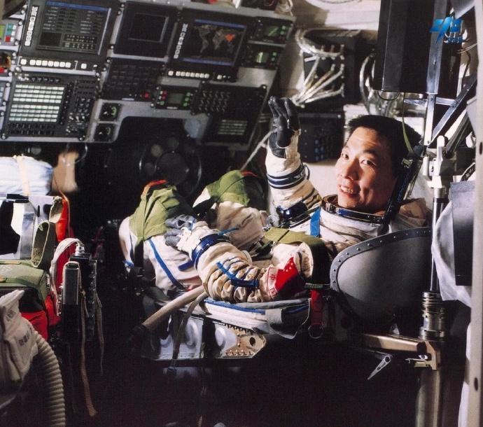 杨利伟首飞太空惊险一刻,世界航天日和能量餐致敬英雄