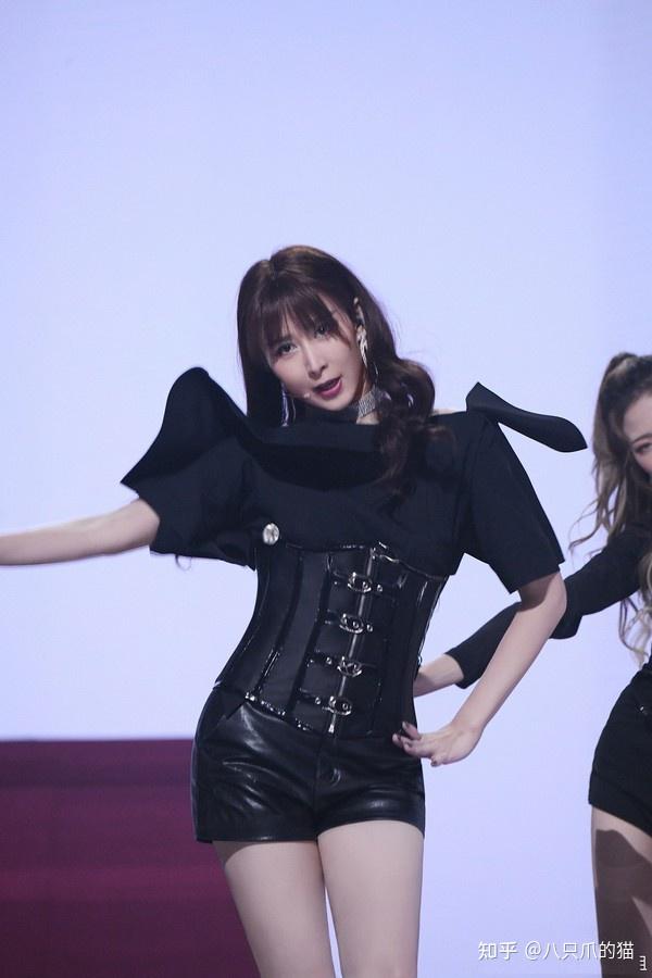 胡静惊艳"姐姐一公舞台",女团风造型太美 - 知乎