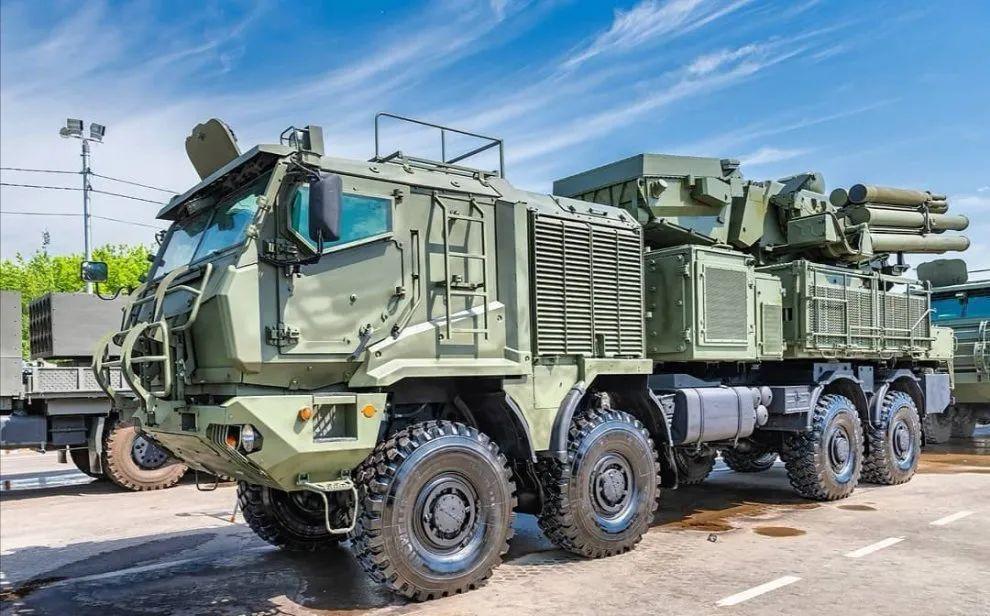 最新型"铠甲-sm"亮相俄罗斯防务展,一辆发射车48枚防空导弹