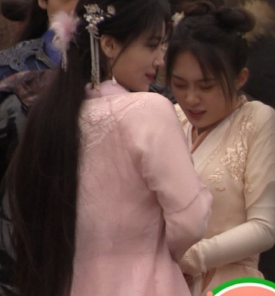 许佳琪被冻出表情包 和女配站在一起 谁颜值更高一目了然 知乎