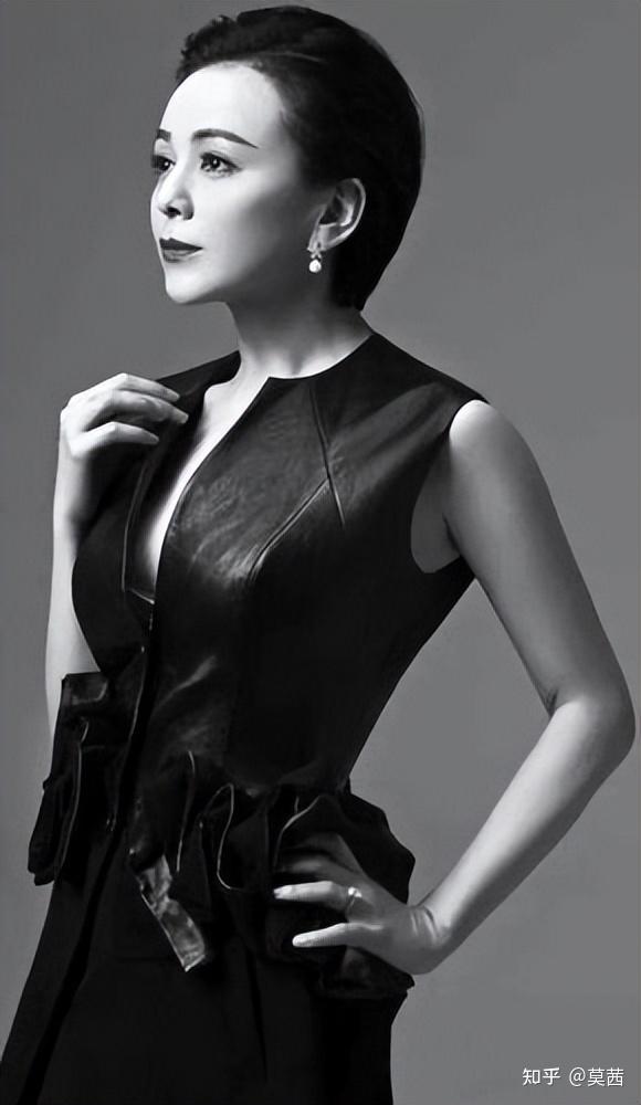 53岁性感尤物雪姨冲上热搜年过半百身材依旧火辣网友直呼雪姐