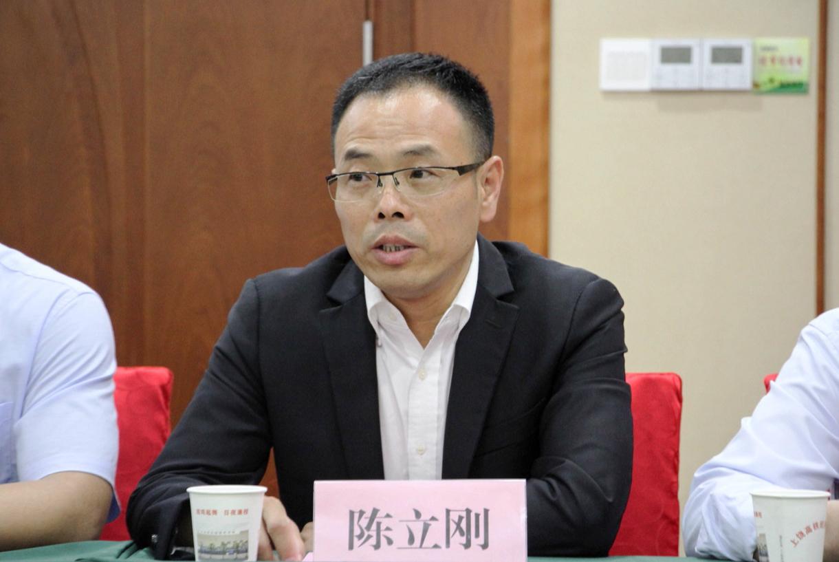 湖南远大建工董事长,长沙远大住工副总裁谭新明作为双方签约代表,宏盛