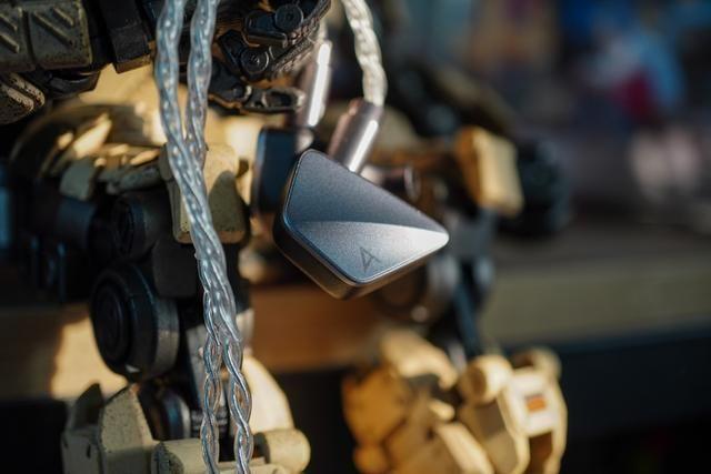 百分百自研三重混合单元架构astellkernzero1耳机开箱