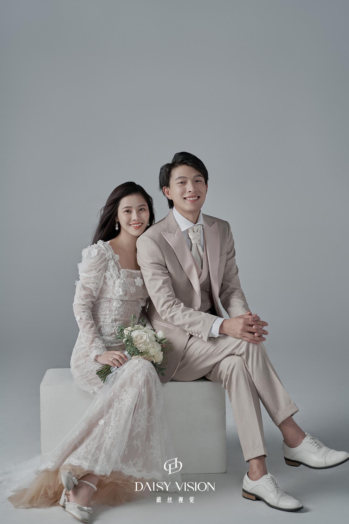 室内简约婚纱照真的比你想象的还高级